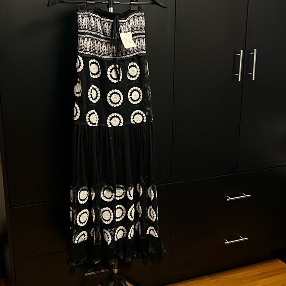 BNWT: Long black lace skirt size small - Picture 4 of 6